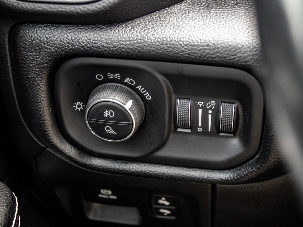 2021 RAM 1500 Laramie Crew Cab 4x4 5'7" Box