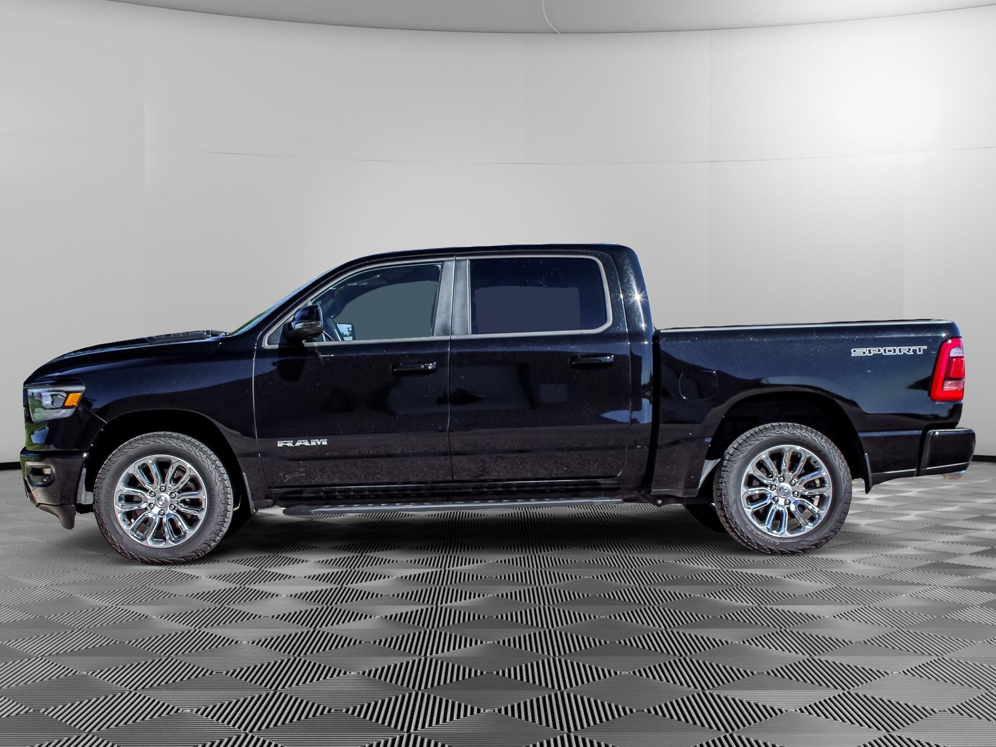 2023 RAM 1500 Laramie Crew Cab 4x4 5'7" Box