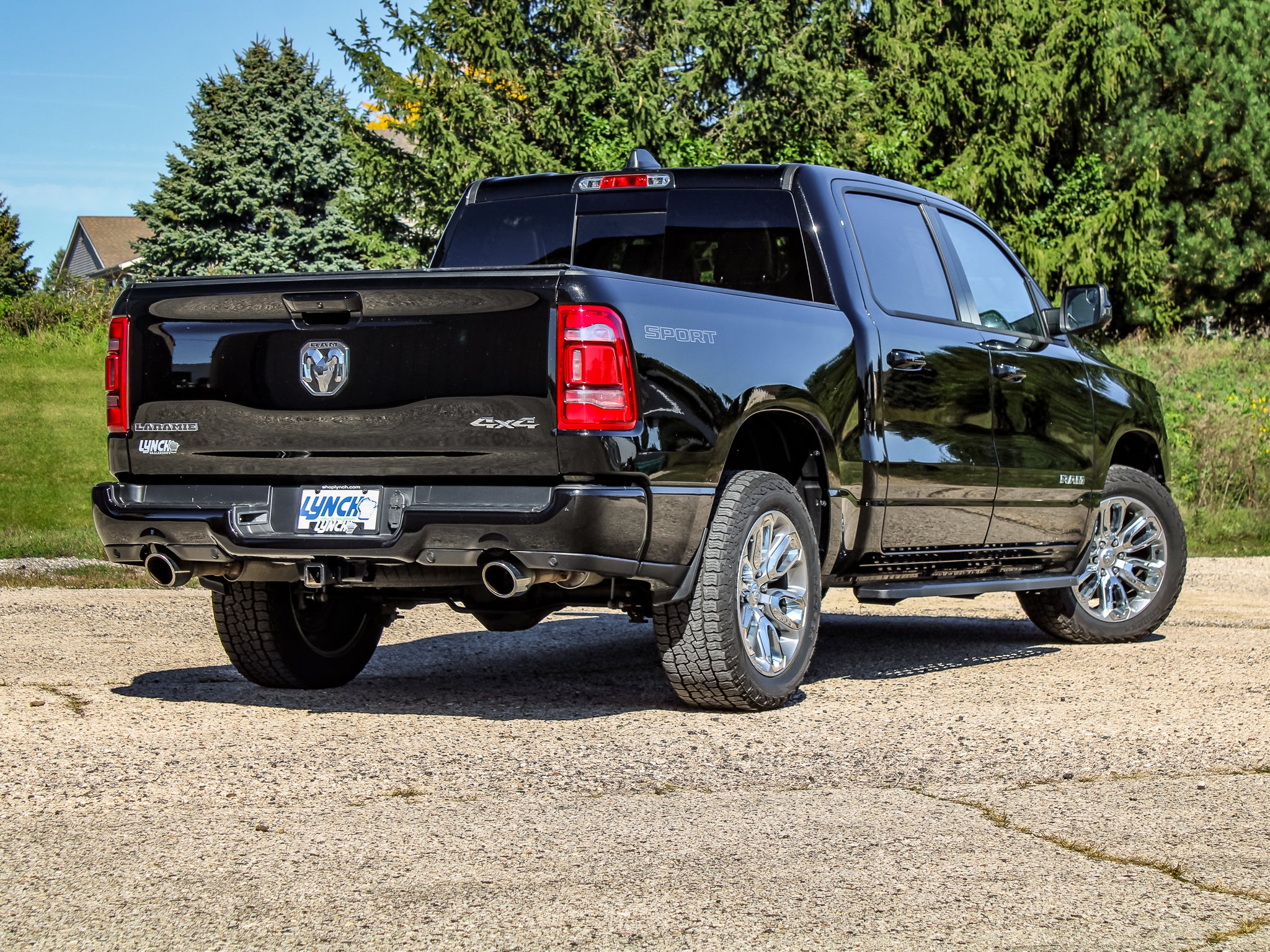 2023 RAM 1500 Laramie Crew Cab 4x4 5'7" Box