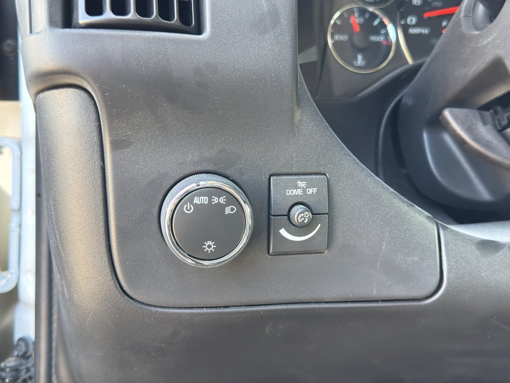 2025 Chevrolet Express Cutaway 3500 1WT