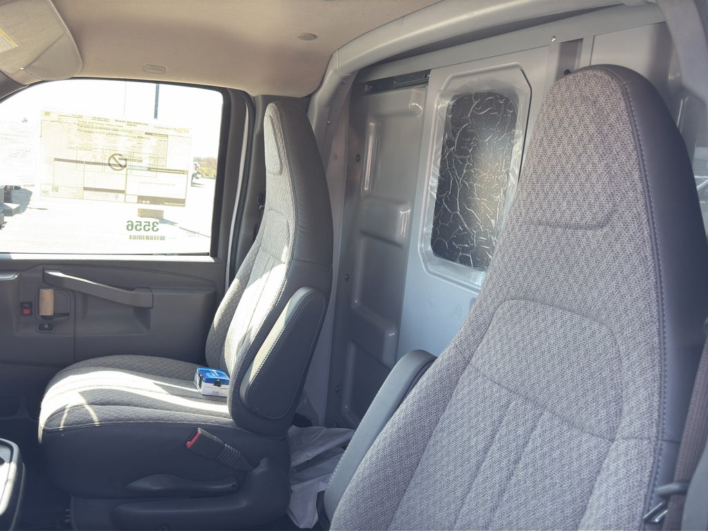 2025 Chevrolet Express Cutaway 3500 1WT