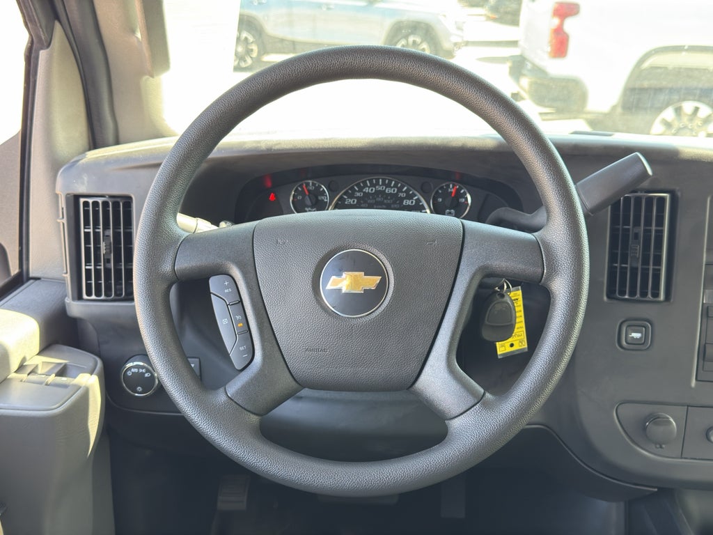 2025 Chevrolet Express Cutaway 3500 1WT