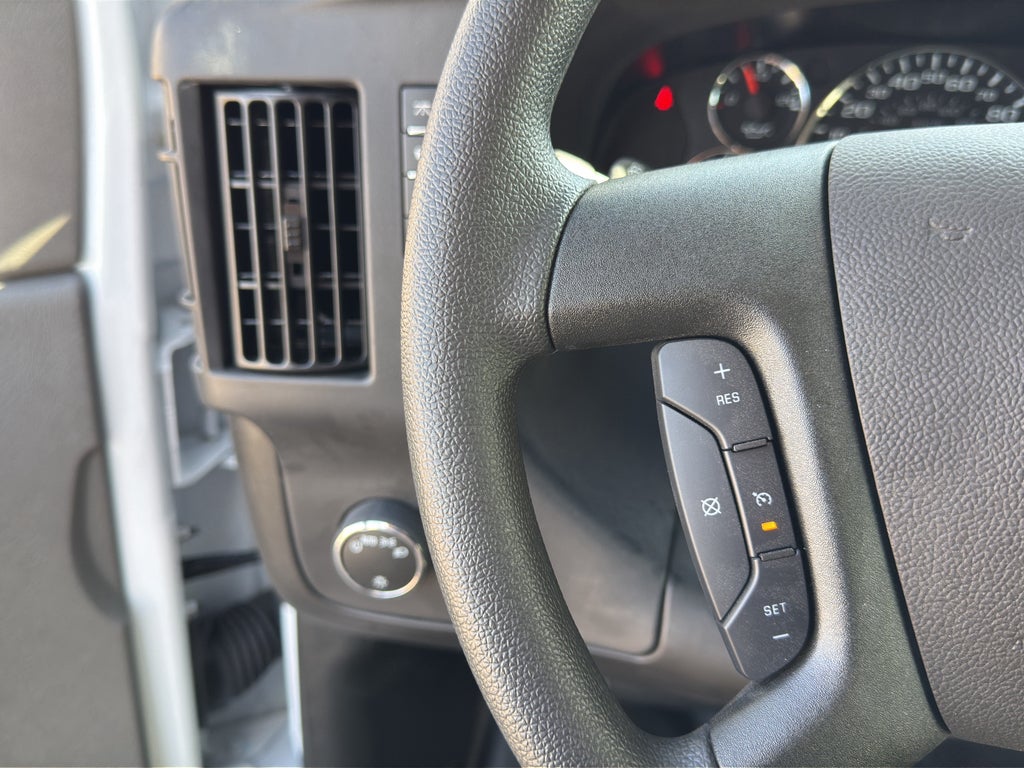 2025 Chevrolet Express Cutaway 3500 1WT