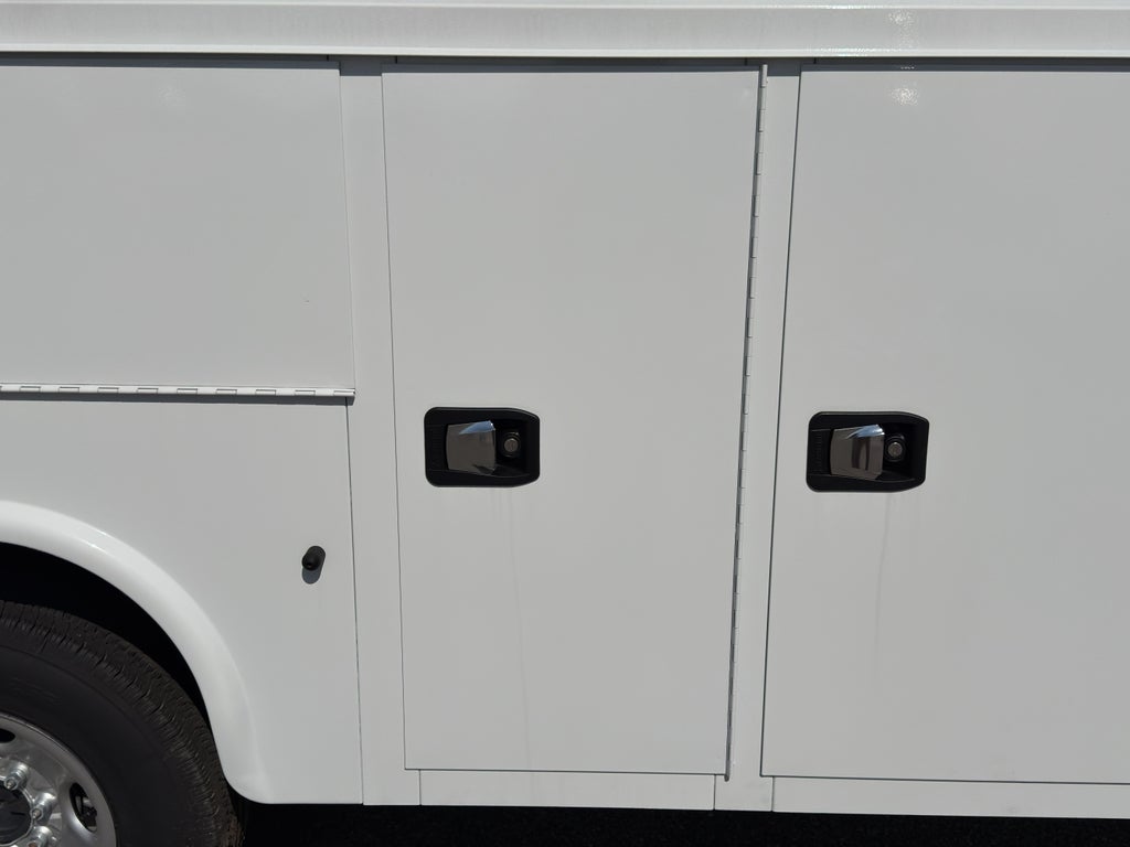 2025 Chevrolet Express Cutaway 3500 1WT