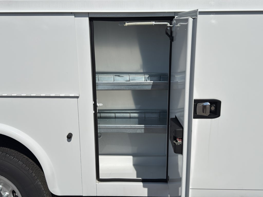 2025 Chevrolet Express Cutaway 3500 1WT