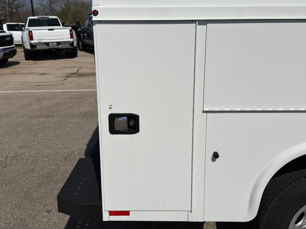 2025 Chevrolet Express Cutaway 3500 1WT