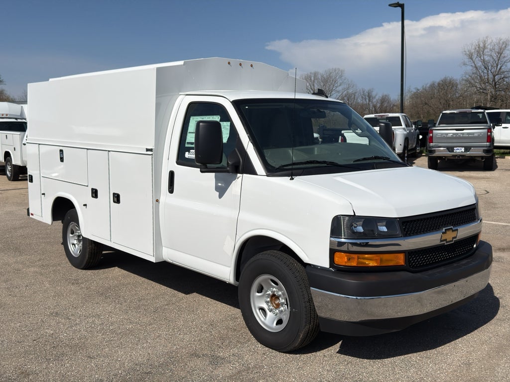2025 Chevrolet Express Cutaway 3500 1WT