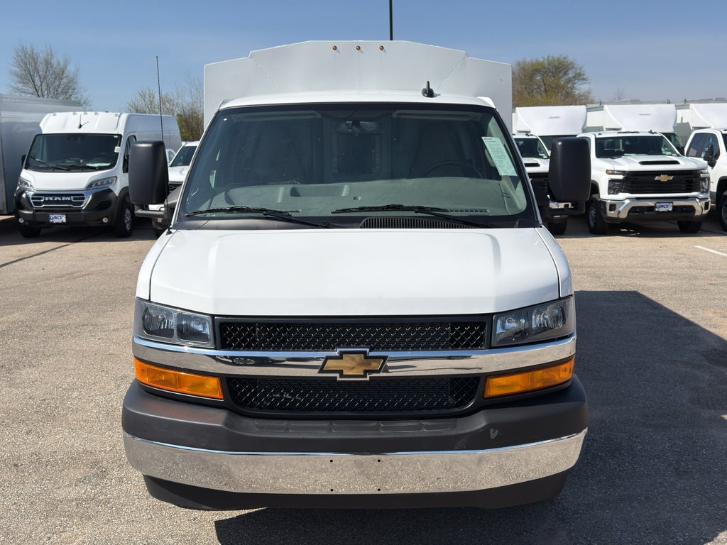 2025 Chevrolet Express Cutaway 3500 1WT