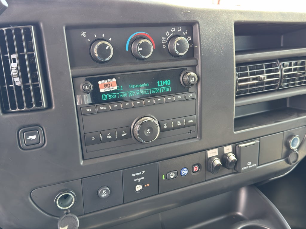 2025 Chevrolet Express Cutaway 3500 1WT