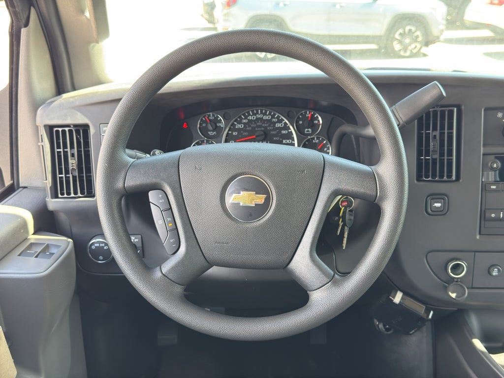 2025 Chevrolet Express Cutaway 3500 1WT