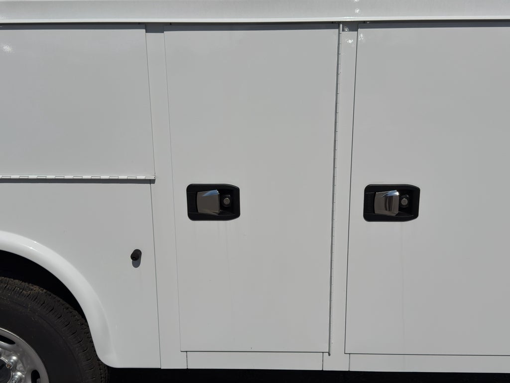 2025 Chevrolet Express Cutaway 3500 1WT