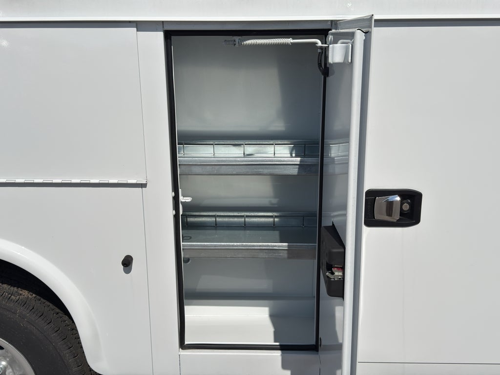 2025 Chevrolet Express Cutaway 3500 1WT