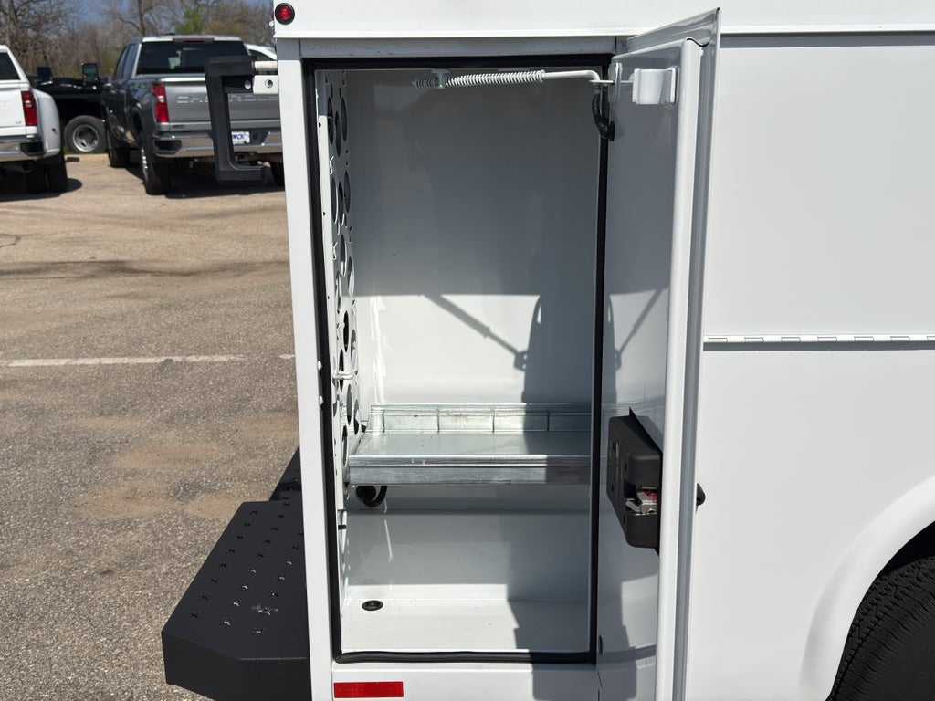 2025 Chevrolet Express Cutaway 3500 1WT