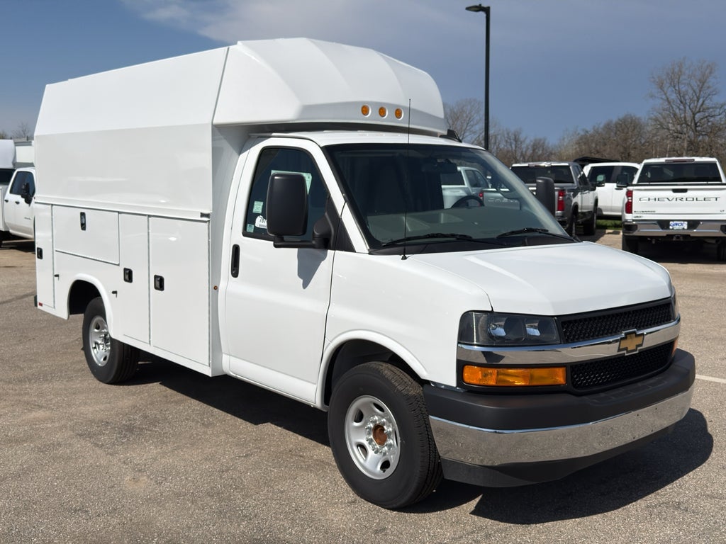 2025 Chevrolet Express Cutaway 3500 1WT