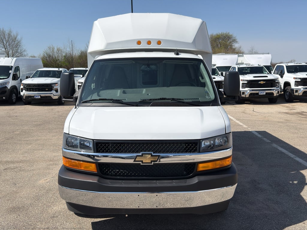 2025 Chevrolet Express Cutaway 3500 1WT