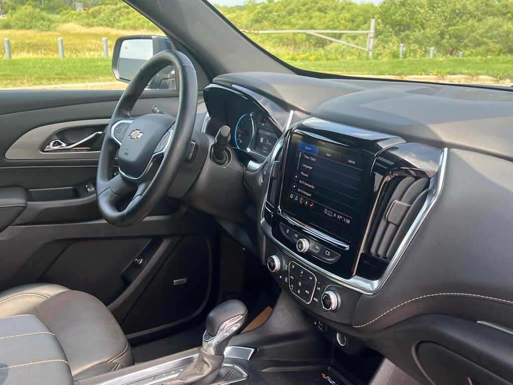 2023 Chevrolet Traverse LT Leather