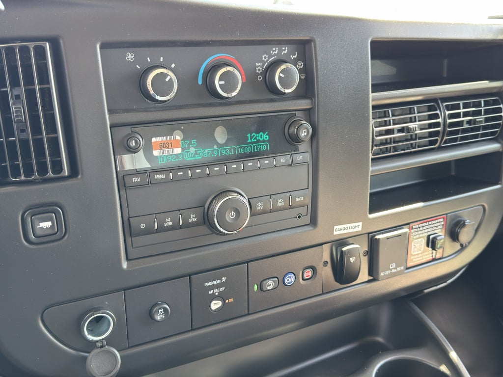 2025 Chevrolet Express Cutaway 3500 1WT