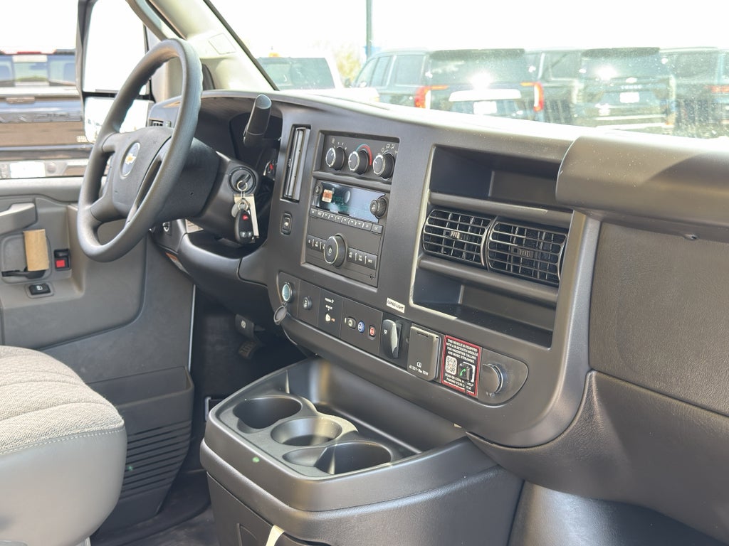 2025 Chevrolet Express Cutaway 3500 1WT