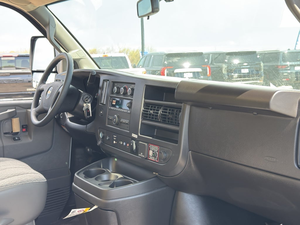 2025 Chevrolet Express Cutaway 3500 1WT