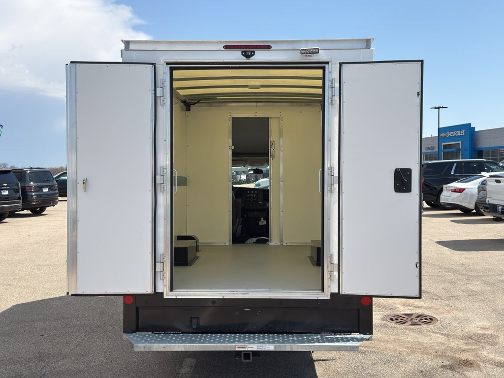 2025 Chevrolet Express Cutaway 3500 1WT