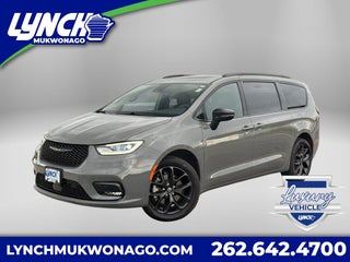 2025 Chrysler Pacifica Limited w/Tow &amp; Entertainment