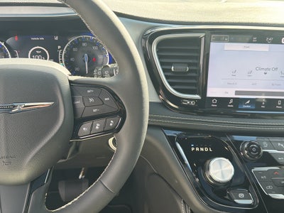 2025 Chrysler Pacifica Limited AWD