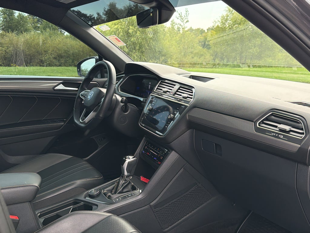 2024 Volkswagen Tiguan SE R-Line Black