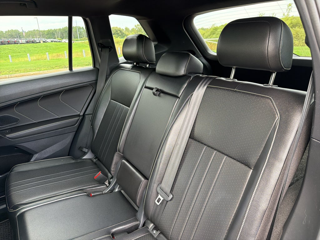 2024 Volkswagen Tiguan SE R-Line Black