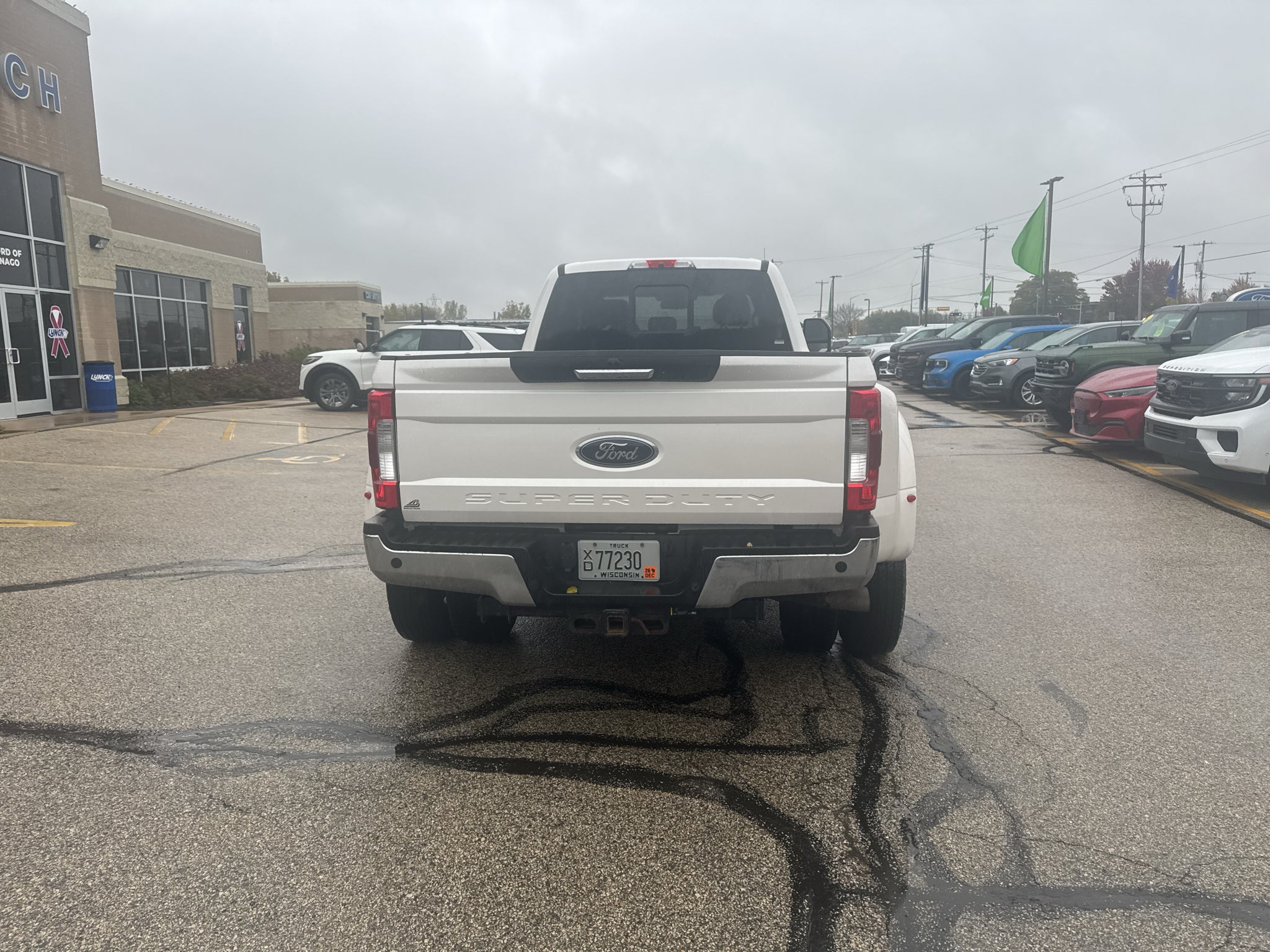 2017 Ford Super Duty F-350 DRW Pickup Lariat