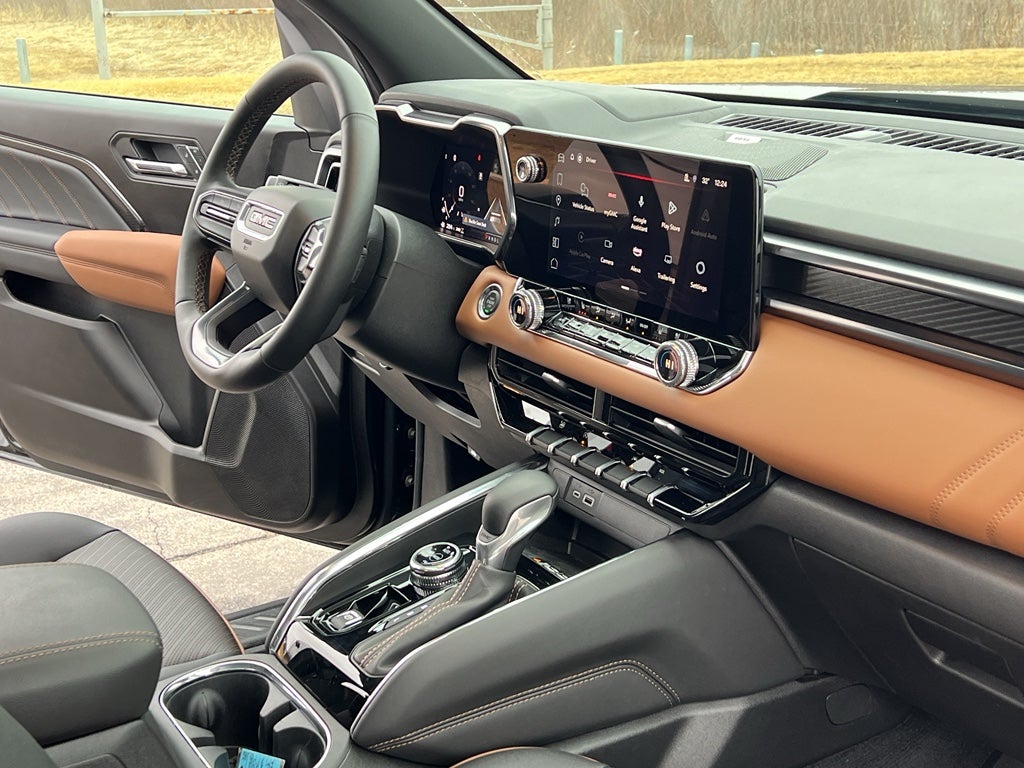 2025 GMC Canyon 4WD AT4