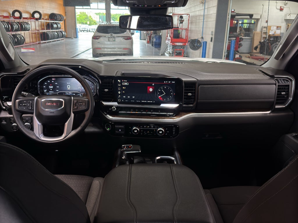 2025 GMC Sierra 1500 Elevation