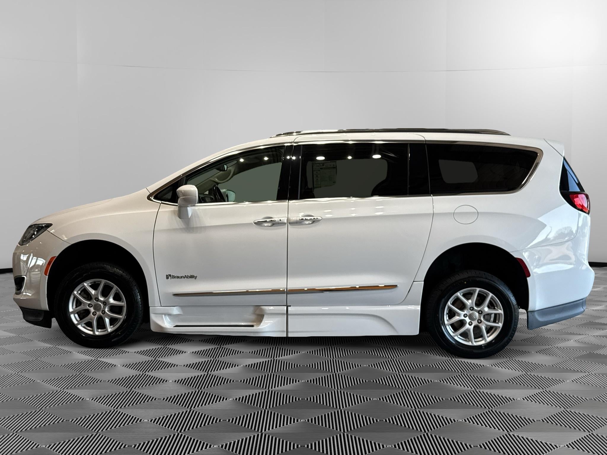 2020 Chrysler Pacifica Touring L