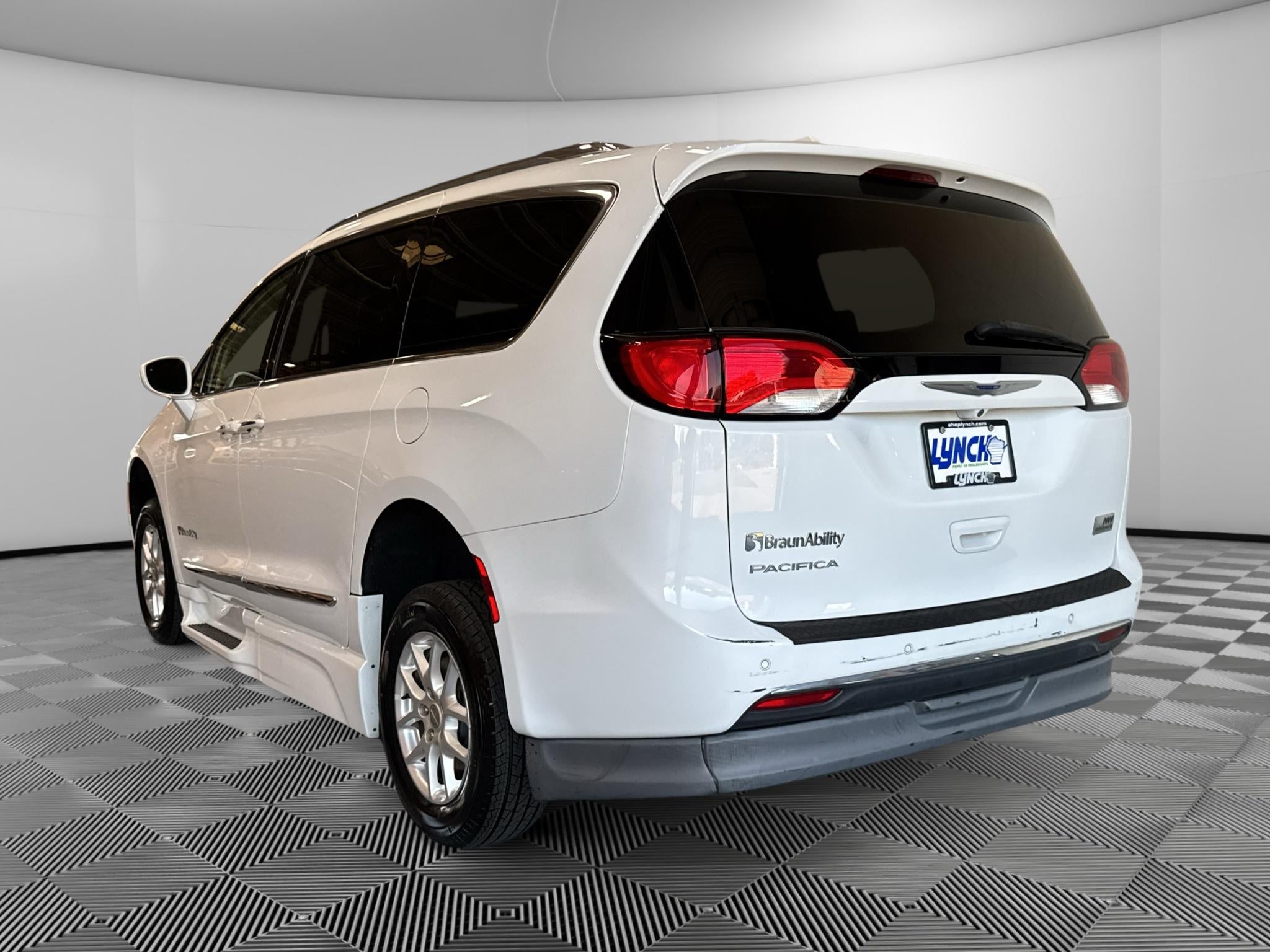 2020 Chrysler Pacifica Touring L