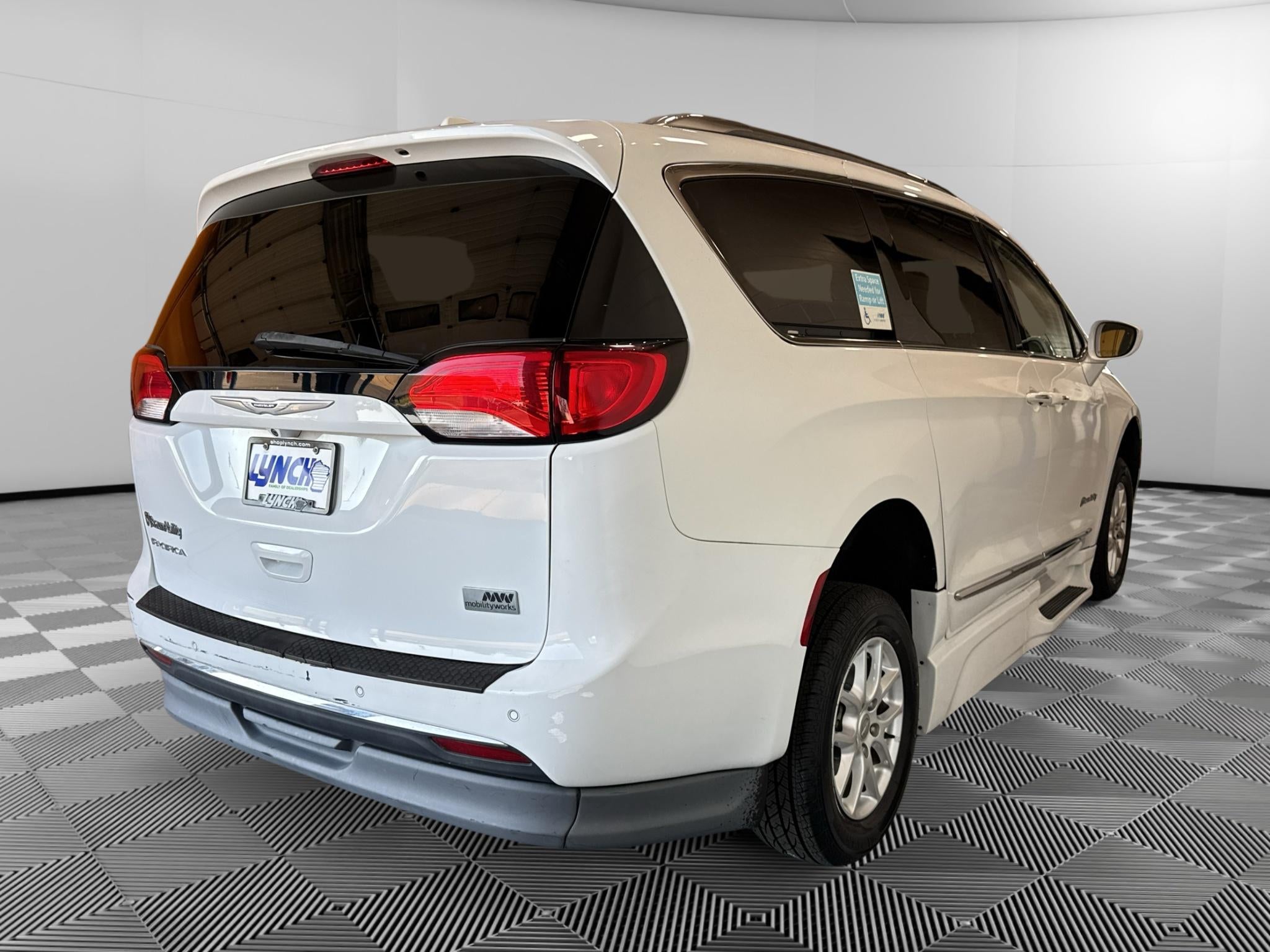 2020 Chrysler Pacifica Touring L